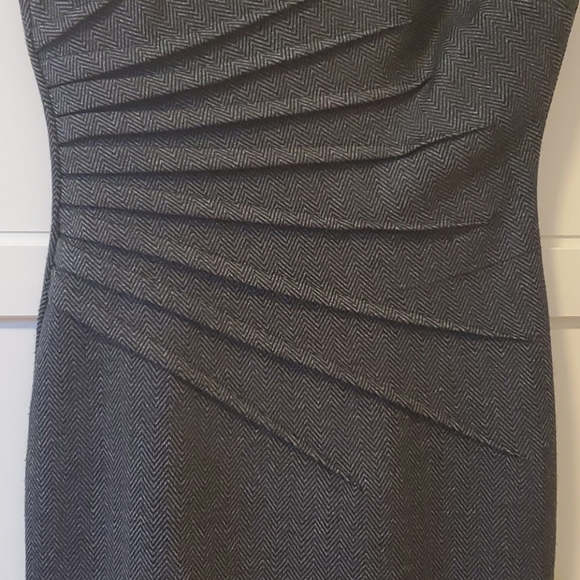 Grey chevron knee length dress w/ starburst stitch - Picture 2 of 2